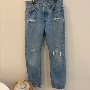 Levi’s mid rise straight distressed - 27/30